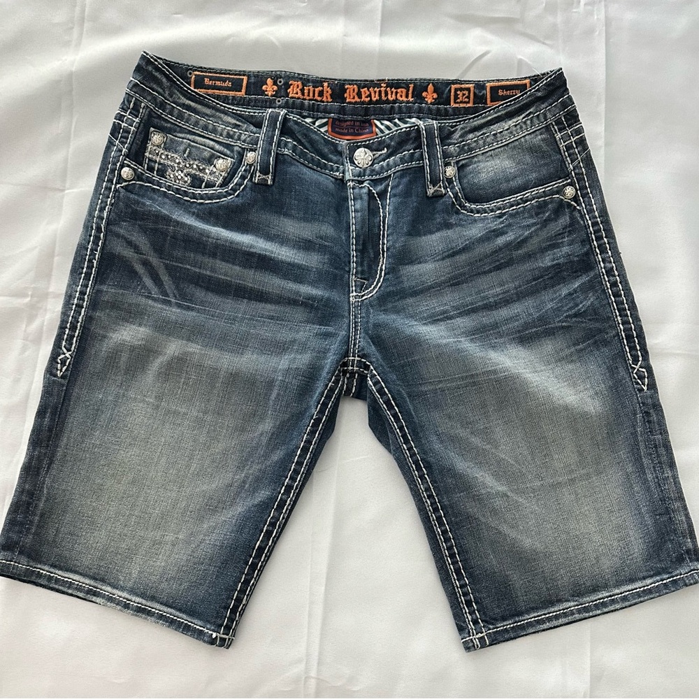 Rock Revival Women’s Bermuda Jean Shorts - size 32